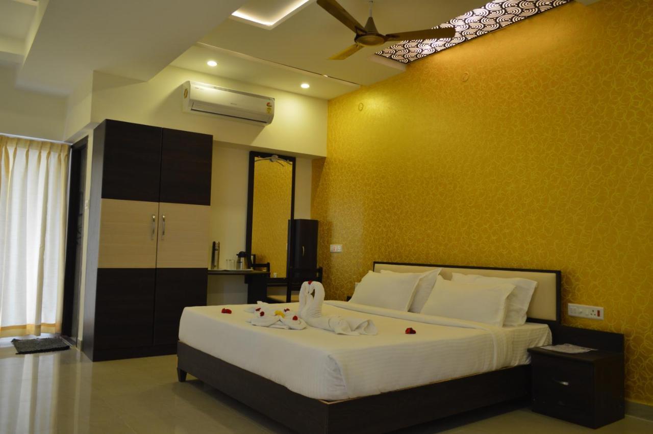 Ambāsamudram Hotel Ambai Grand מראה חיצוני תמונה