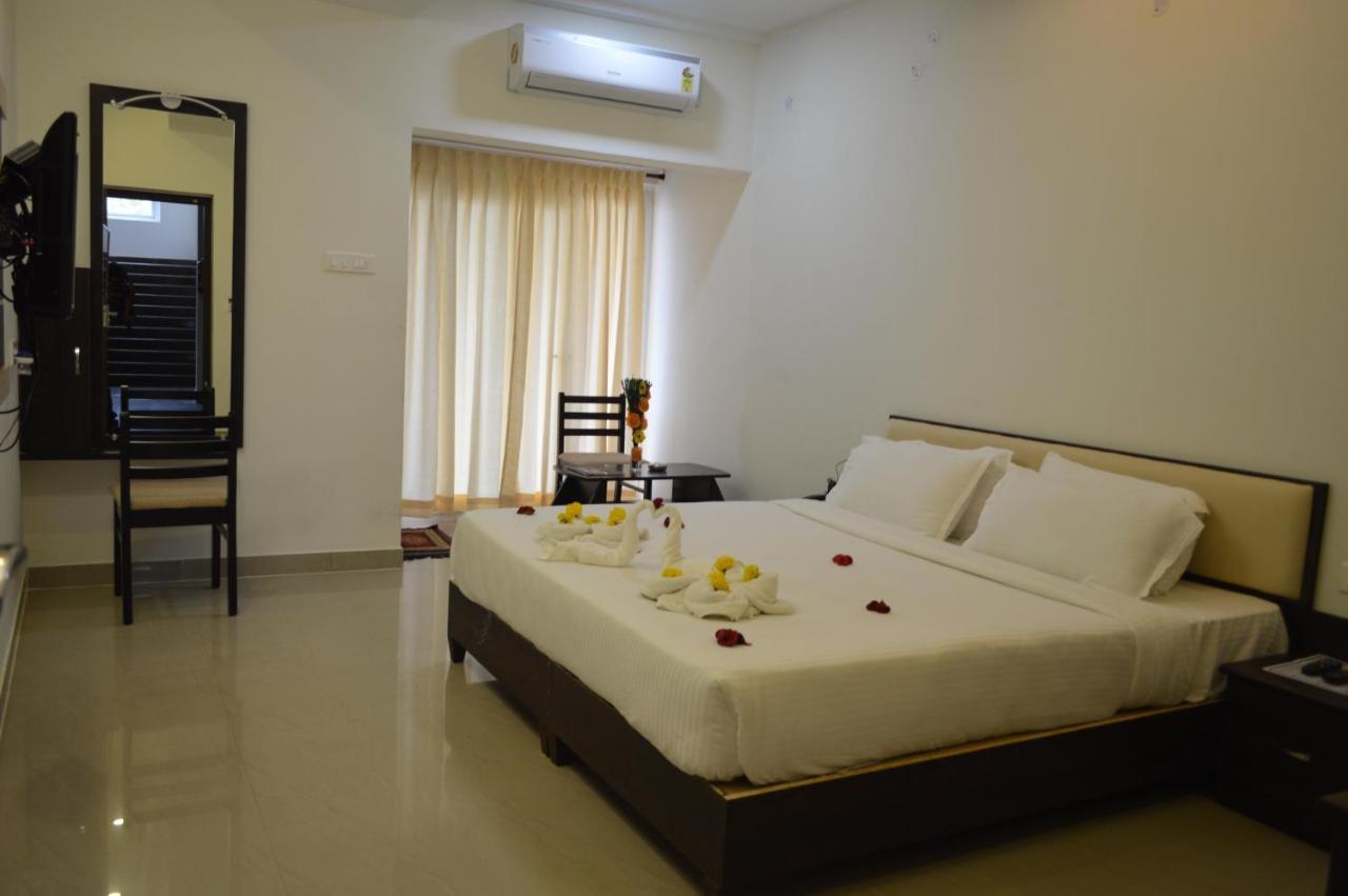 Ambāsamudram Hotel Ambai Grand מראה חיצוני תמונה