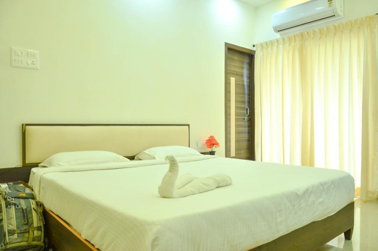 Ambāsamudram Hotel Ambai Grand מראה חיצוני תמונה