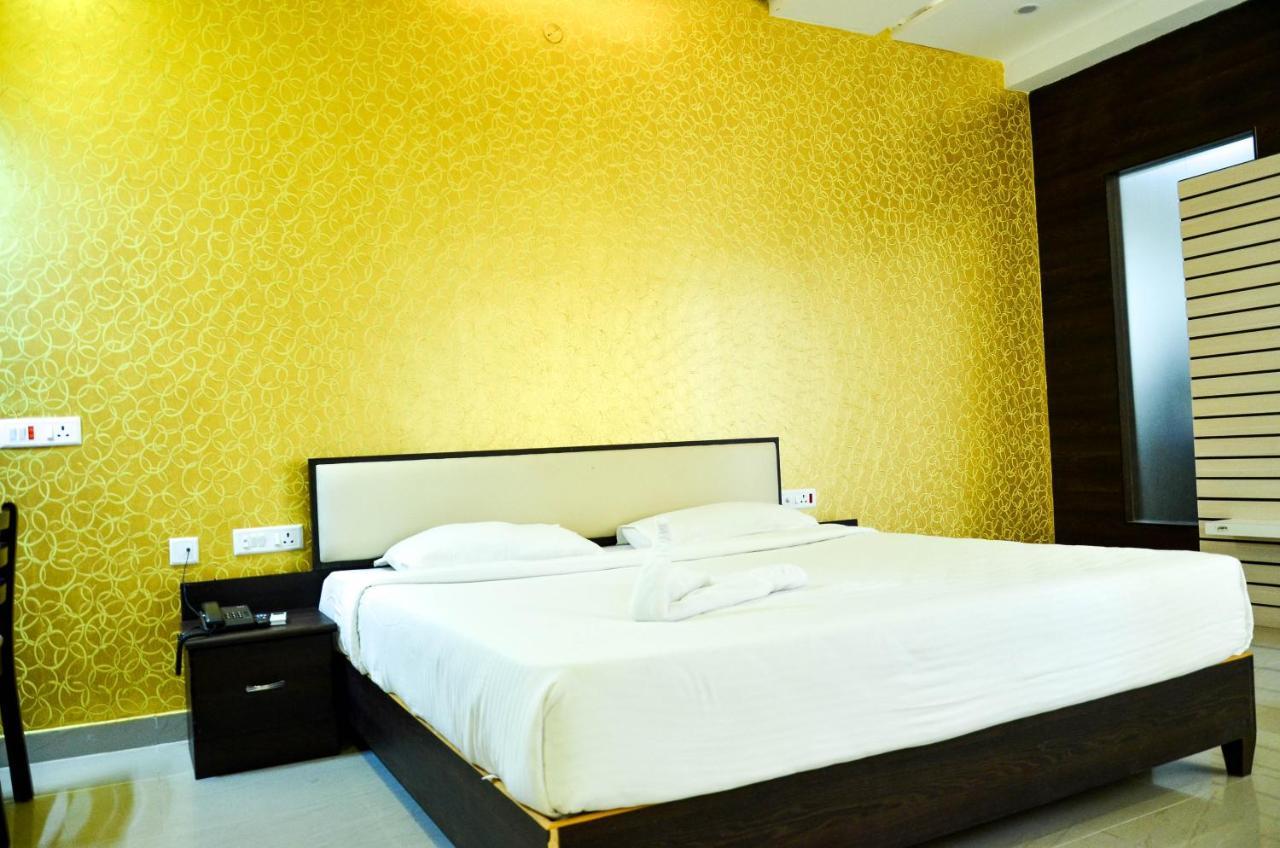 Ambāsamudram Hotel Ambai Grand מראה חיצוני תמונה