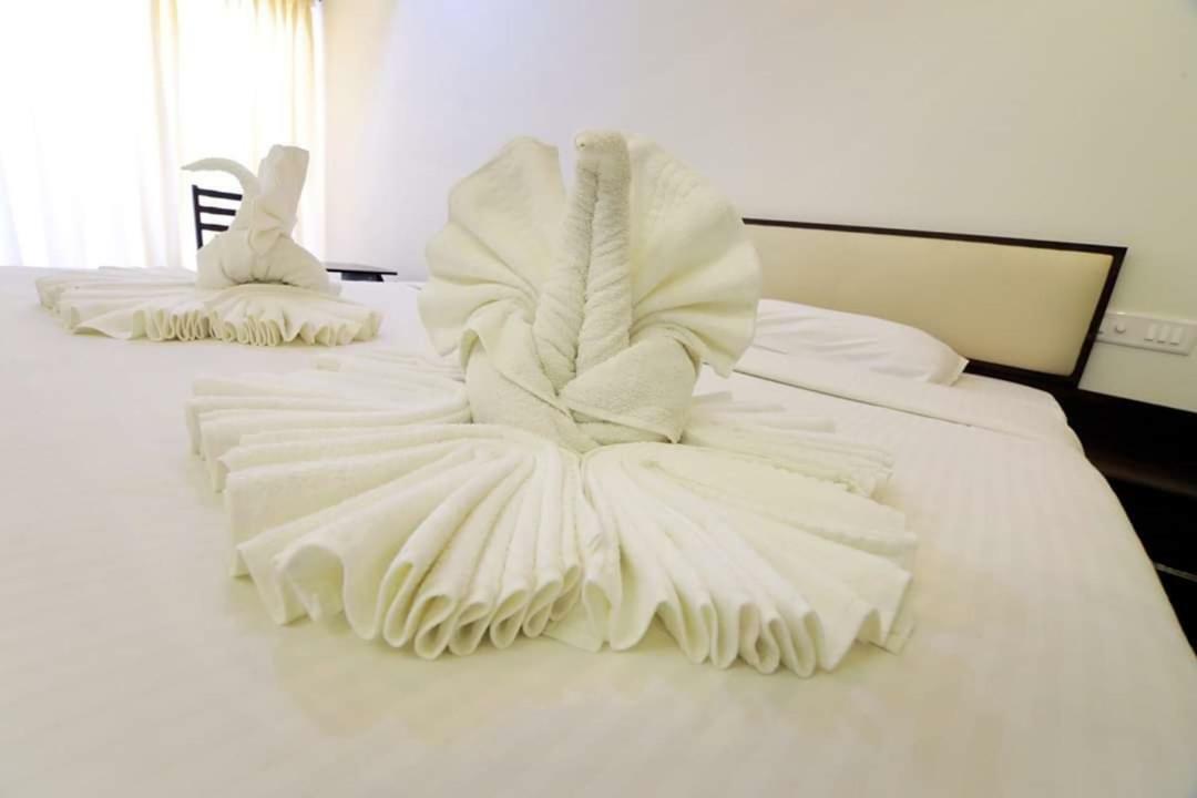 Ambāsamudram Hotel Ambai Grand מראה חיצוני תמונה