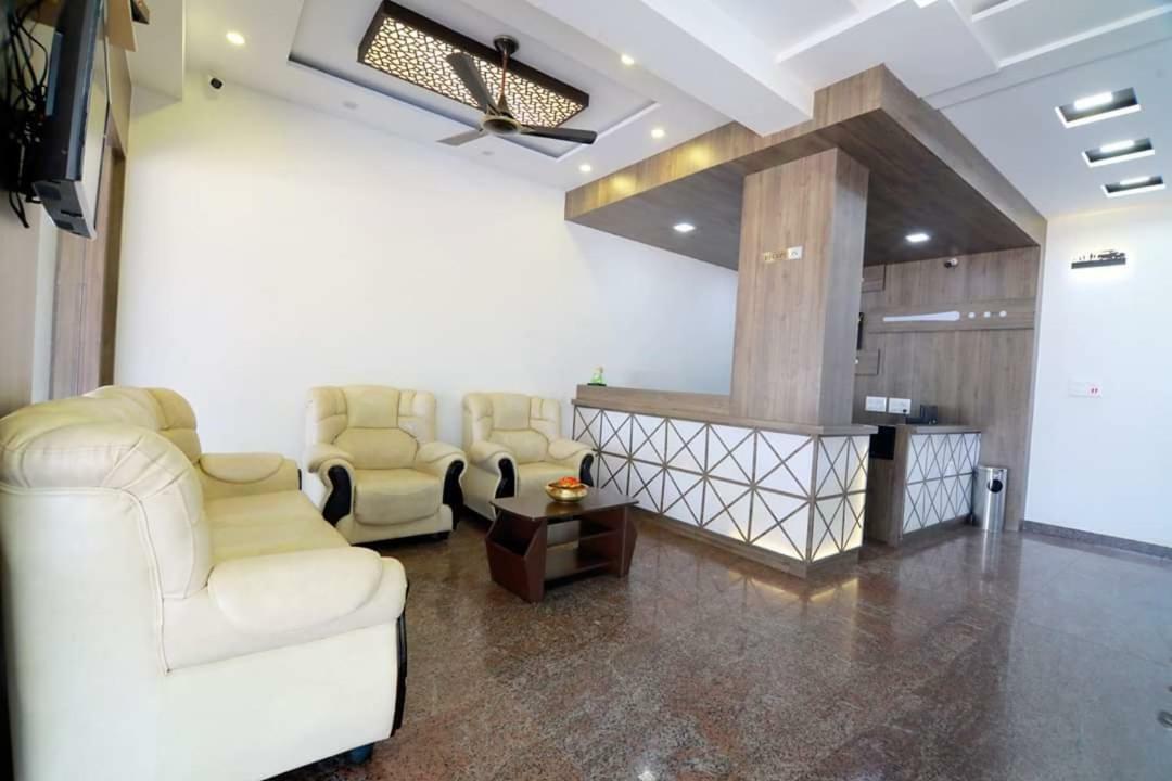 Ambāsamudram Hotel Ambai Grand מראה חיצוני תמונה