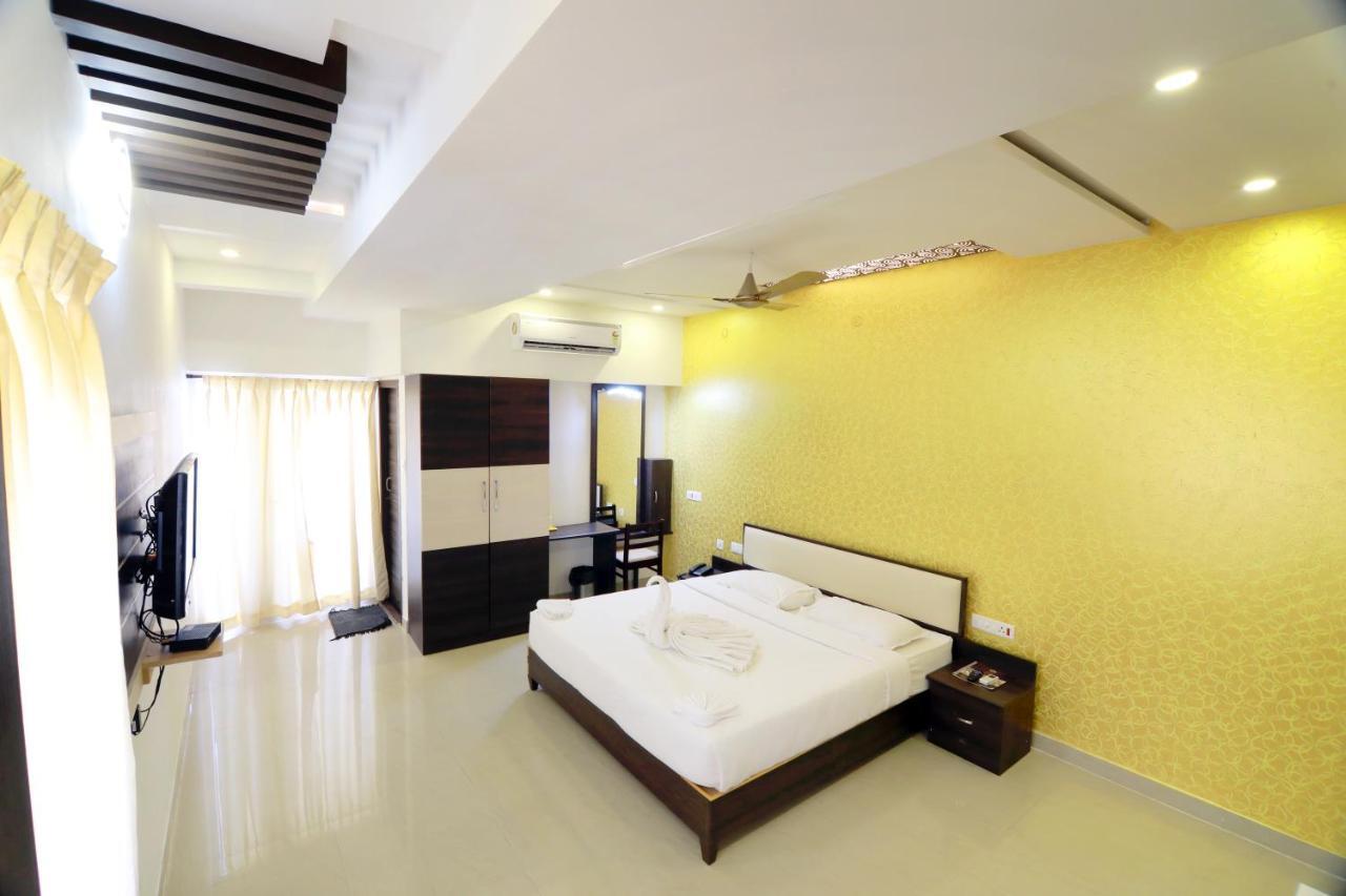 Ambāsamudram Hotel Ambai Grand מראה חיצוני תמונה