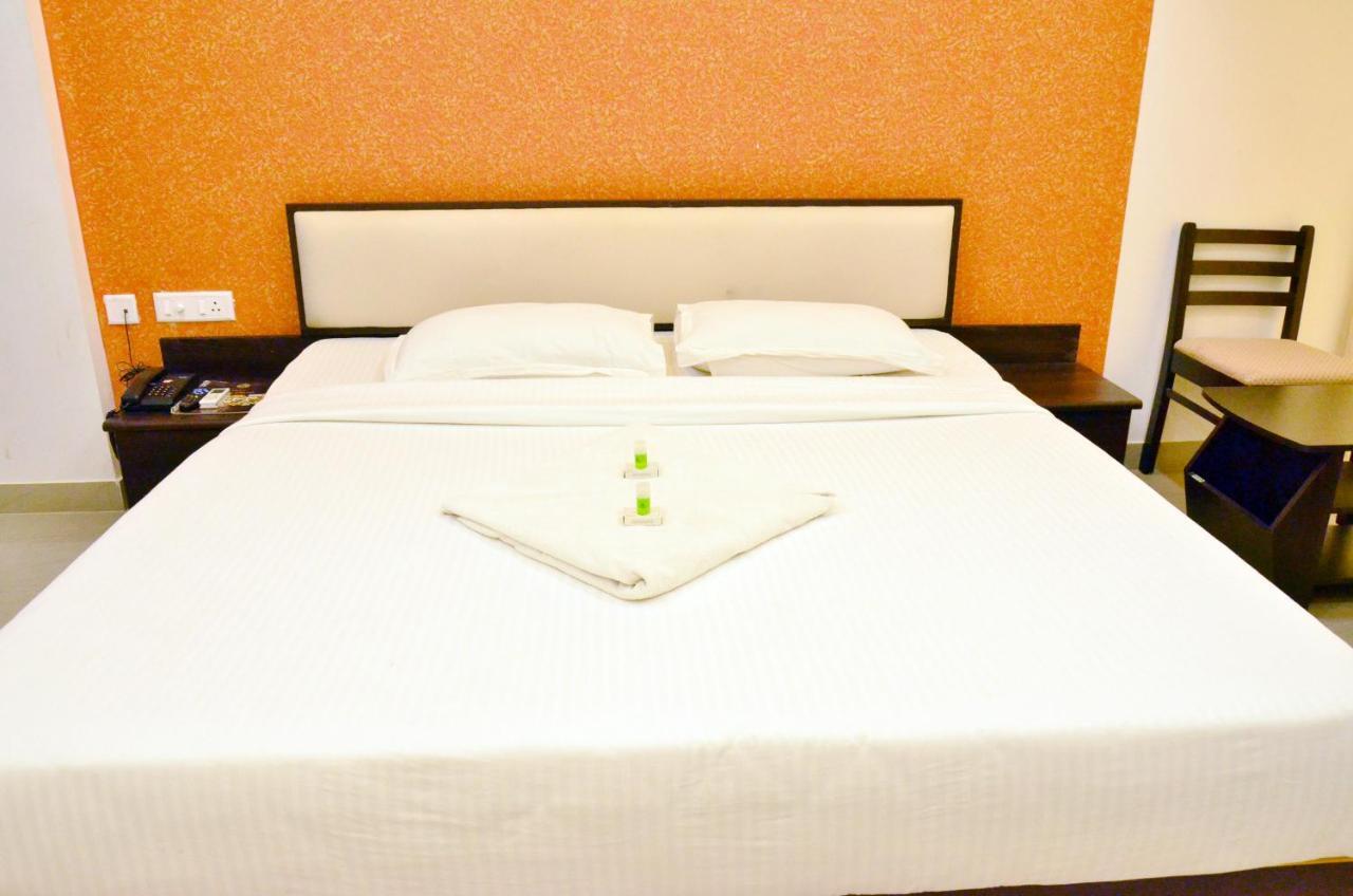 Ambāsamudram Hotel Ambai Grand מראה חיצוני תמונה