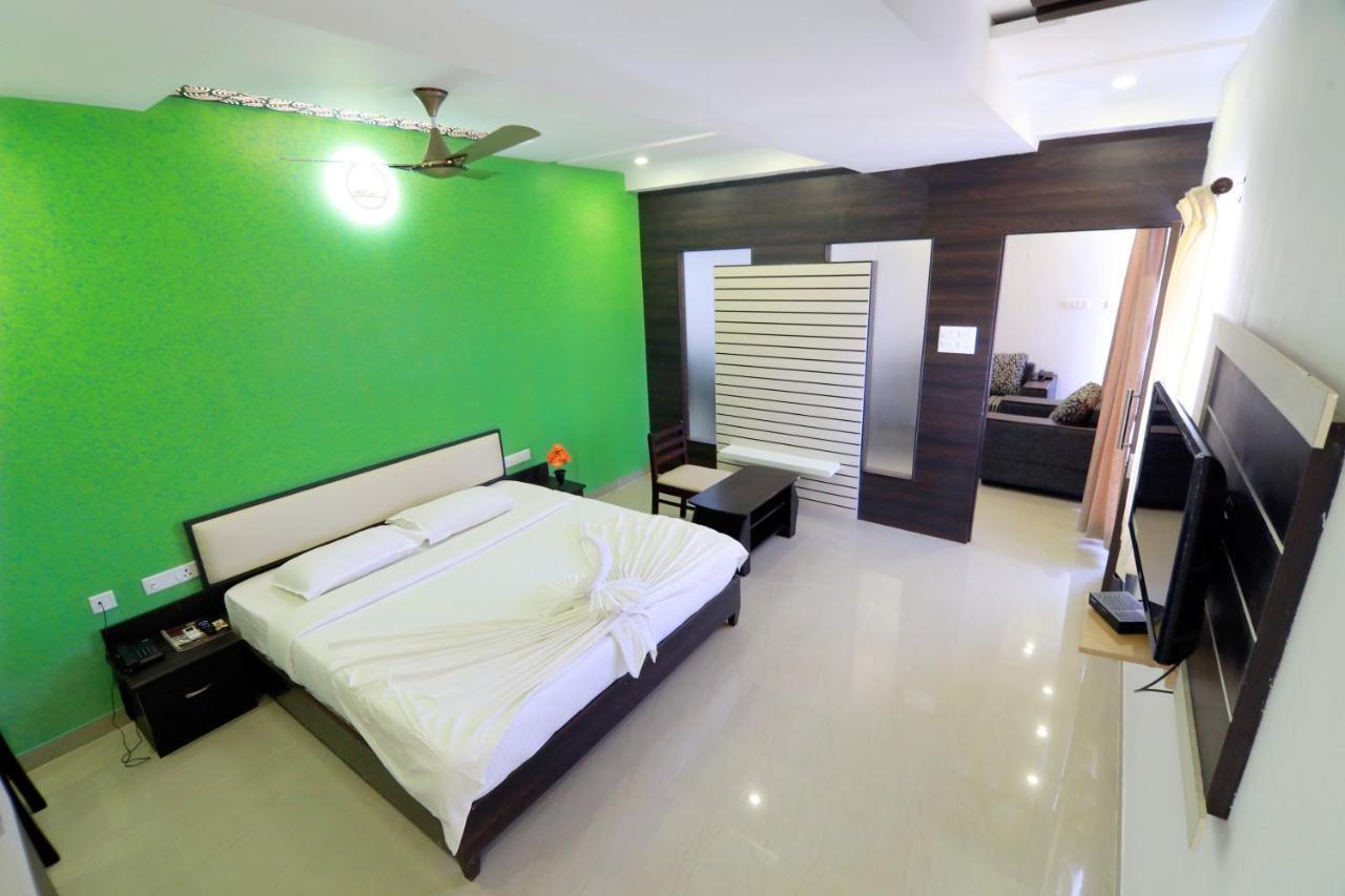 Ambāsamudram Hotel Ambai Grand מראה חיצוני תמונה